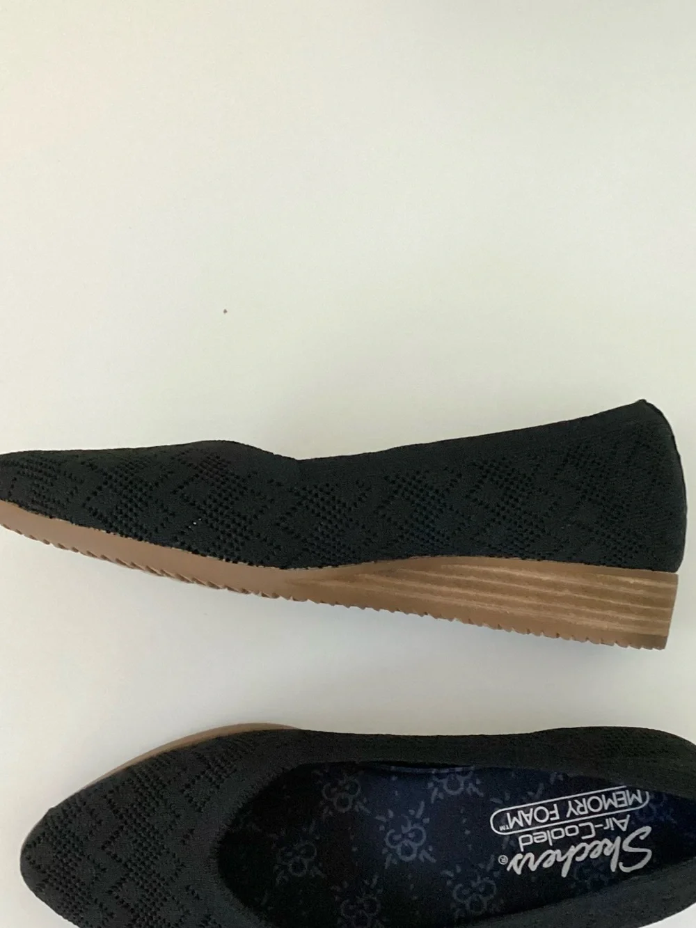 \Skechers\ NWT Cleo Knit Slip-Ons